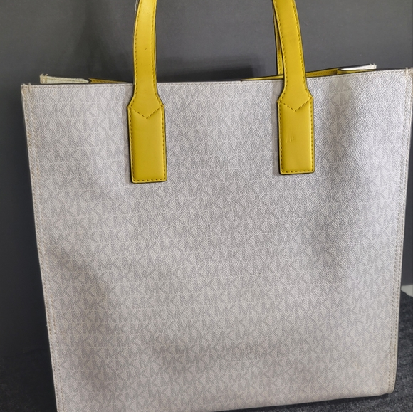 Michael Kors Kenly Large Signature Logo Tape Tote Bag - Picture 4 of 11